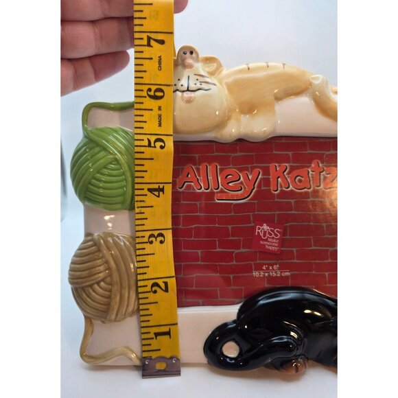 Vintage Russ Alley Katz Ceramic Picture Frame 3D Cats with Yarn Boader 4x6 - Picture 7 of 7